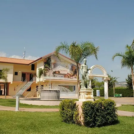 Aquilia Village And Club 巴多拉托斯塔兹翁